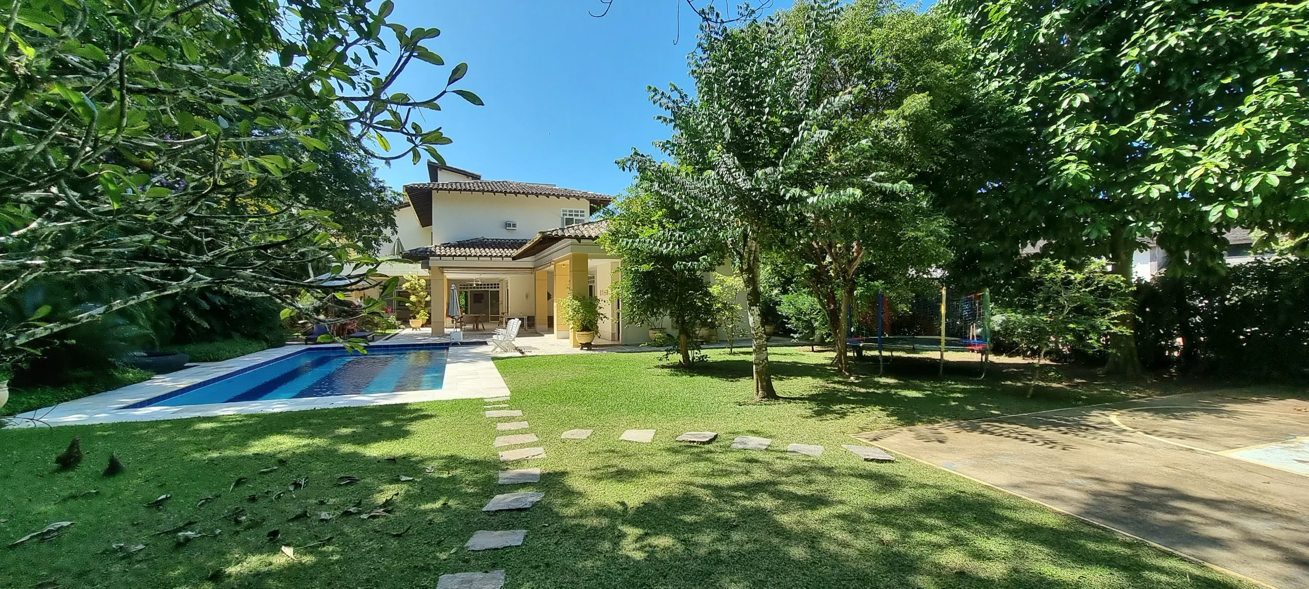 Casa Venda Perto da Praia no Condominio Iporanga Guarujá