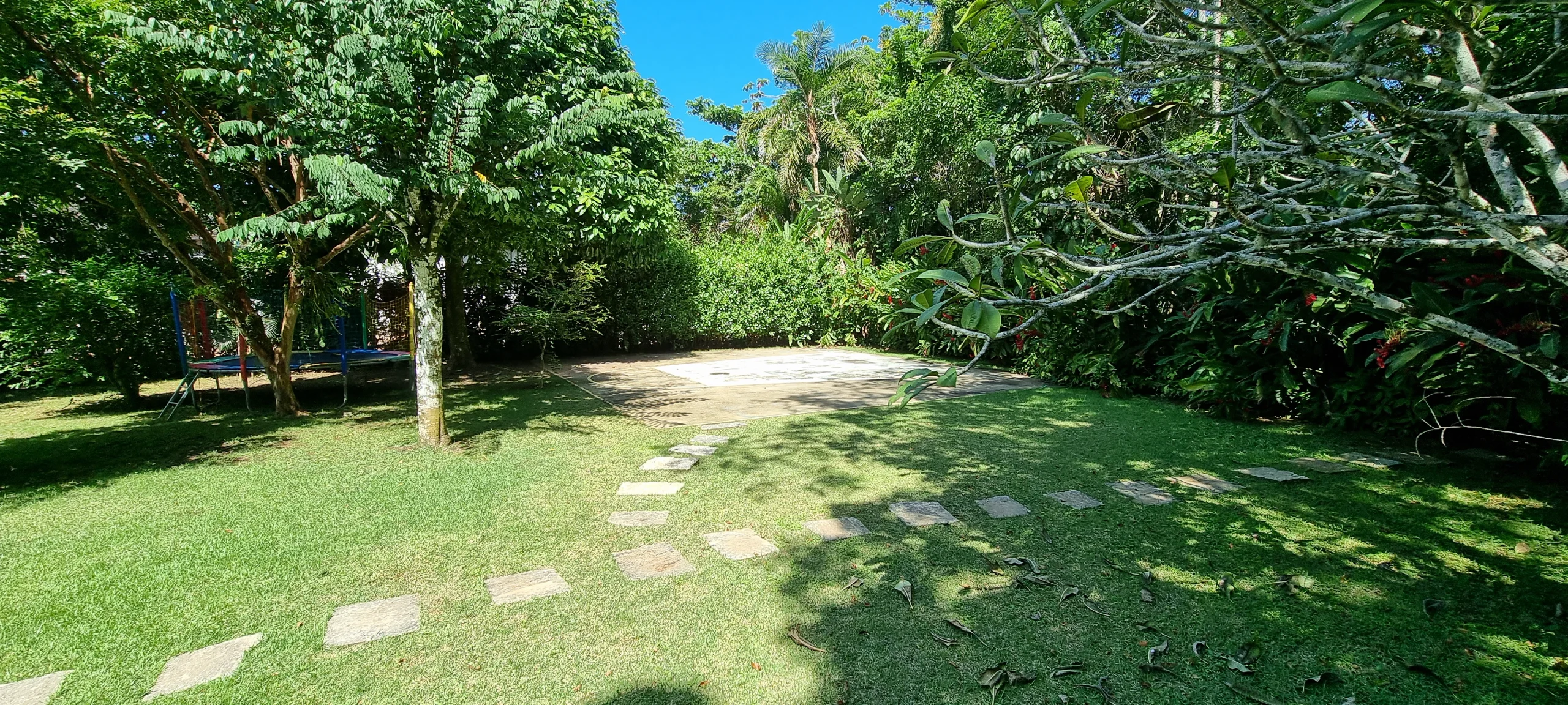 Casa Venda Perto da Praia no Condominio Iporanga Guarujá