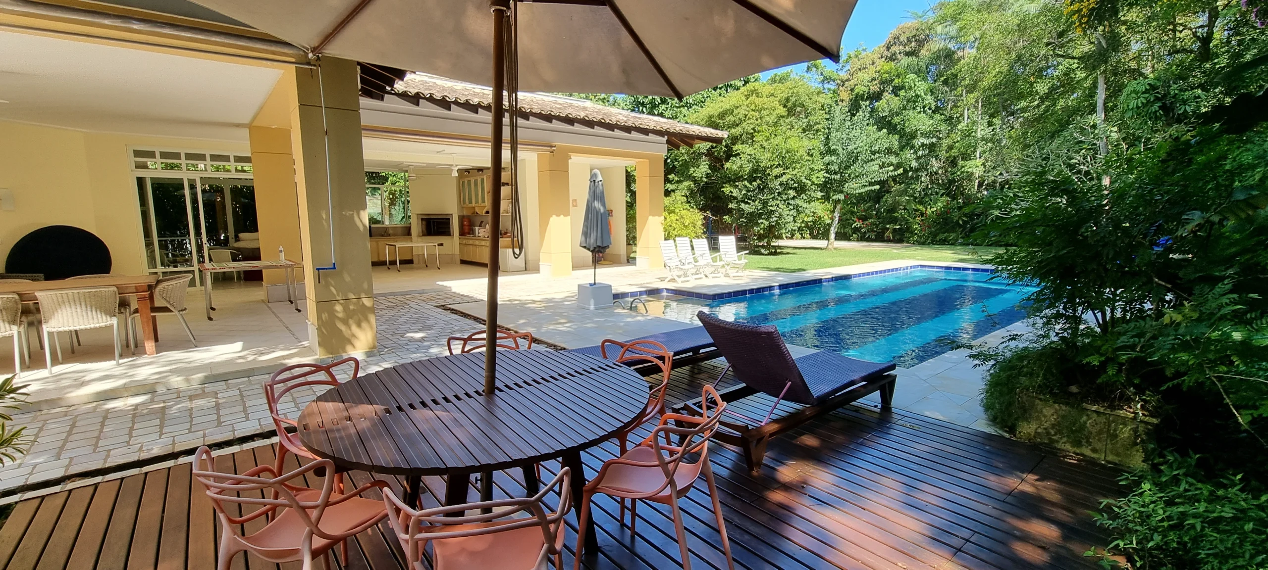 Casa Venda Perto da Praia no Condominio Iporanga Guarujá