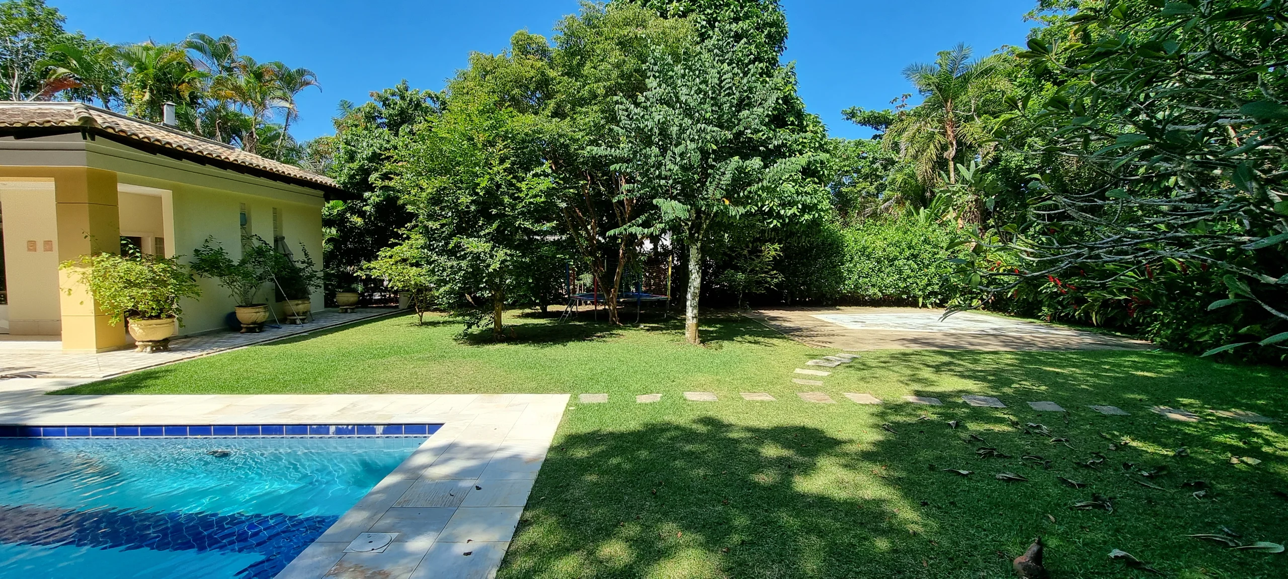 Casa Venda Perto da Praia no Condominio Iporanga Guarujá