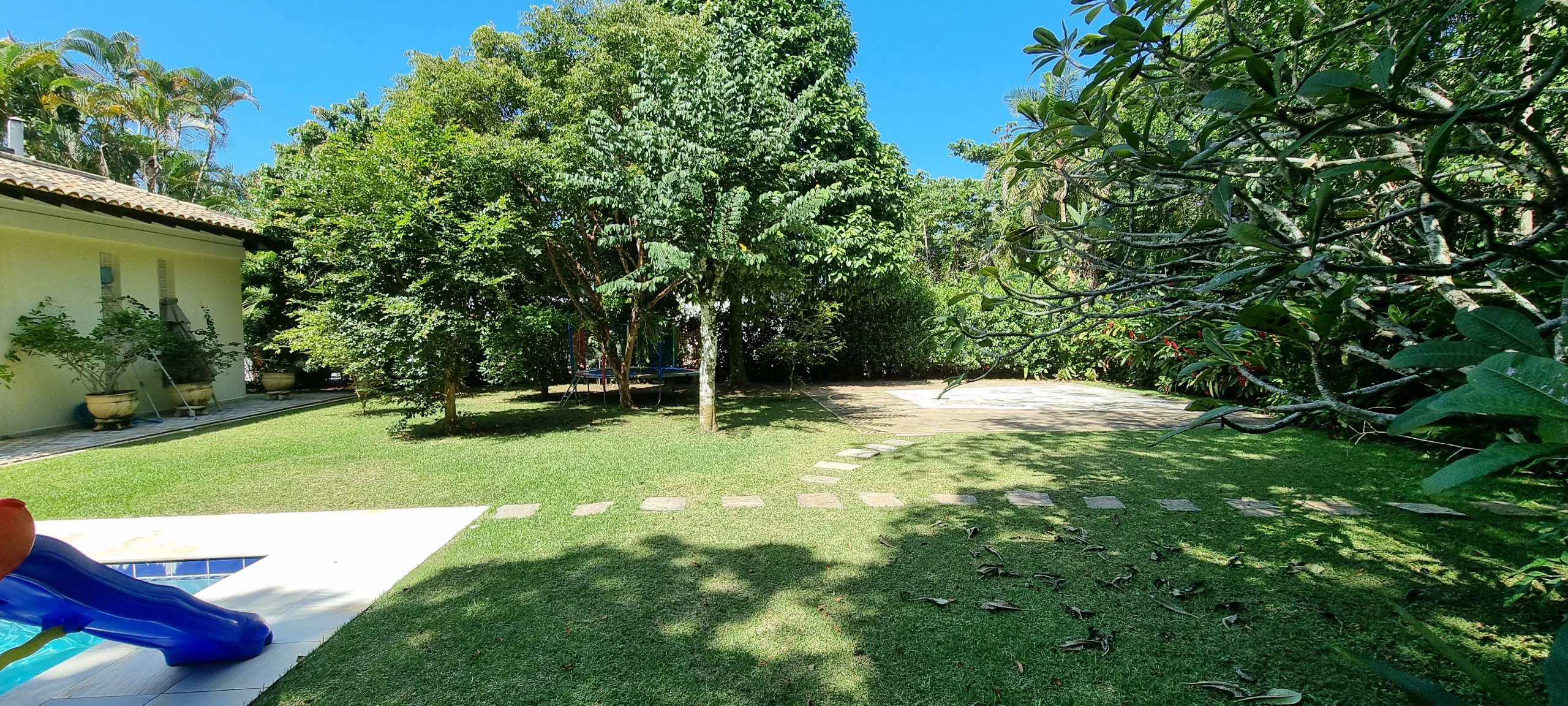 Casa Venda Perto da Praia no Condominio Iporanga Guarujá