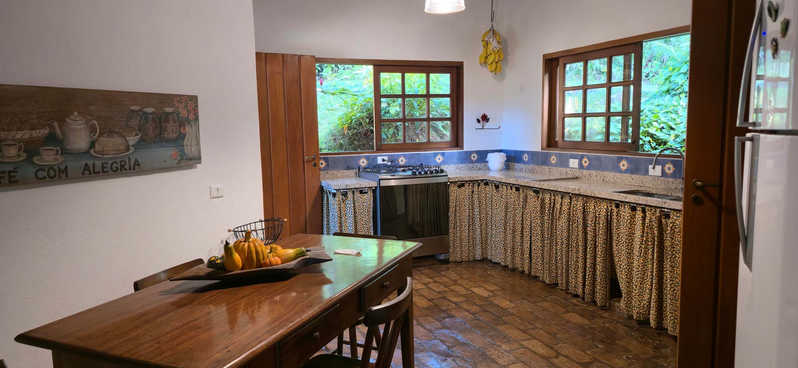 Casa em Meio a Natureza do Condominio São Pedro no Guaruja