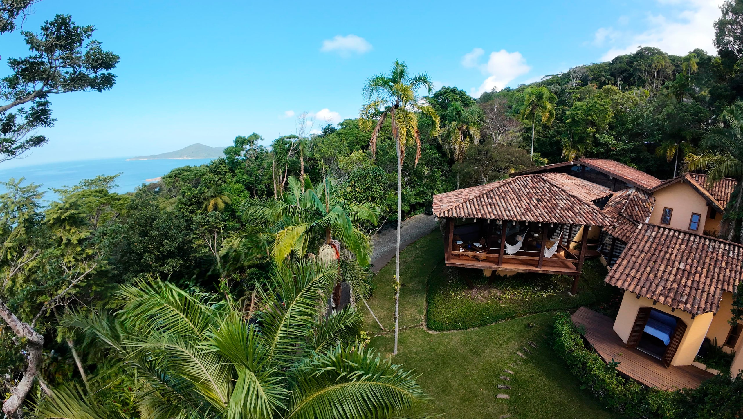 Casa em Meio a Natureza do Condominio São Pedro no Guaruja