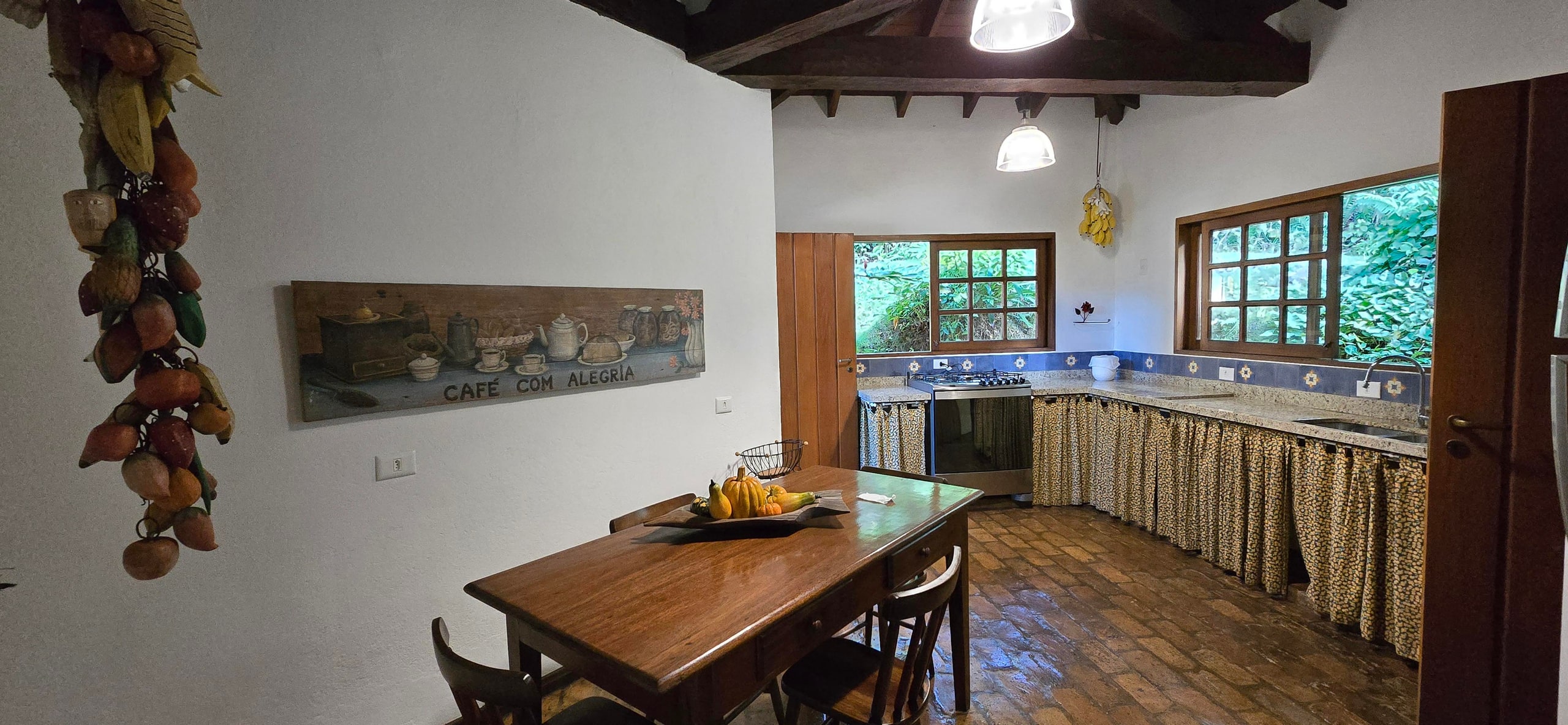 Casa em Meio a Natureza do Condominio São Pedro no Guaruja