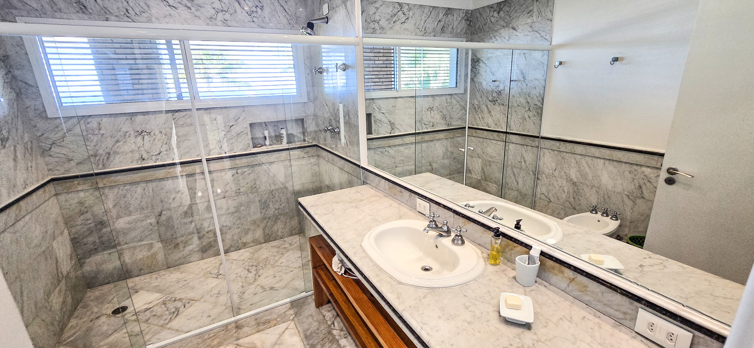 Casa Pé na Areia Aluguel no Condominio Taguaiba Guarujá