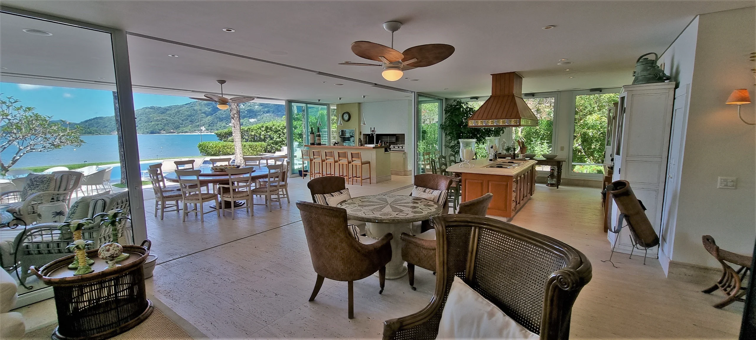 Casa Pé na Areia A venda Condominio Iporanga Guarujá