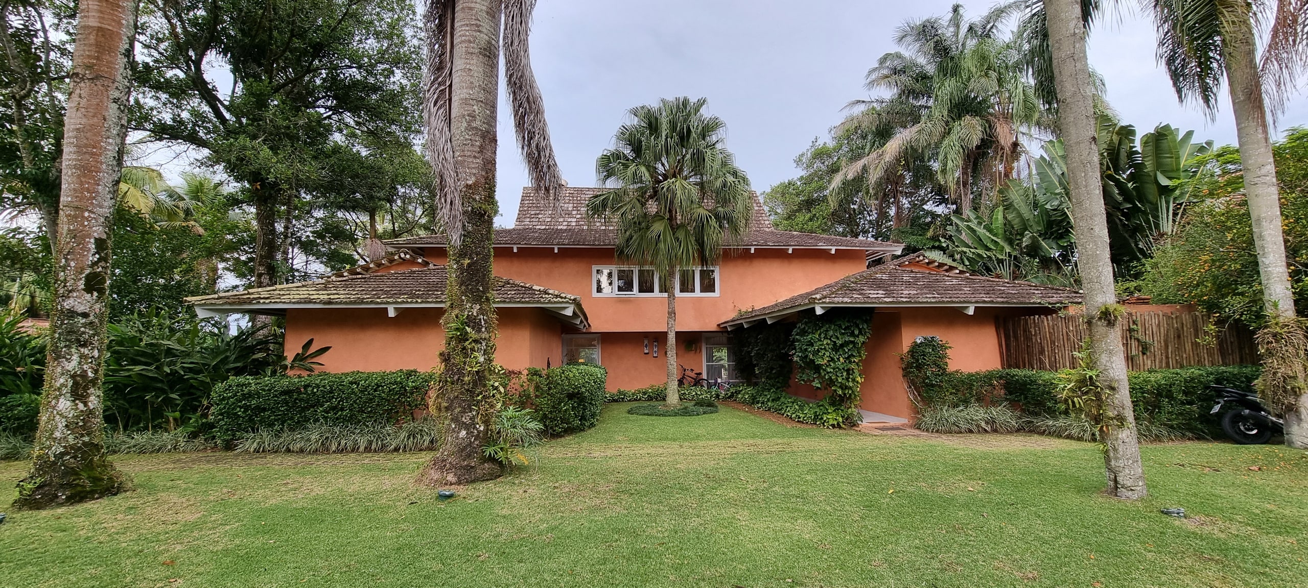 Casa a Venda na Praia das Conchas Condomínio Iporanga