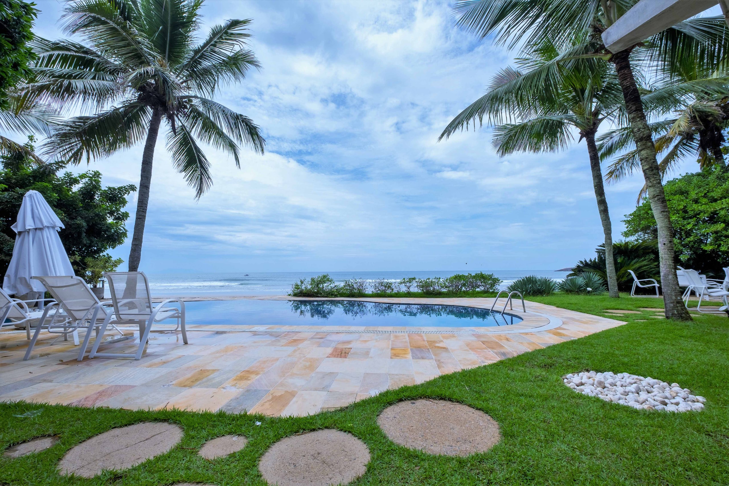 Casa Pé na Areia no Condominio Taguaiba Guaruja