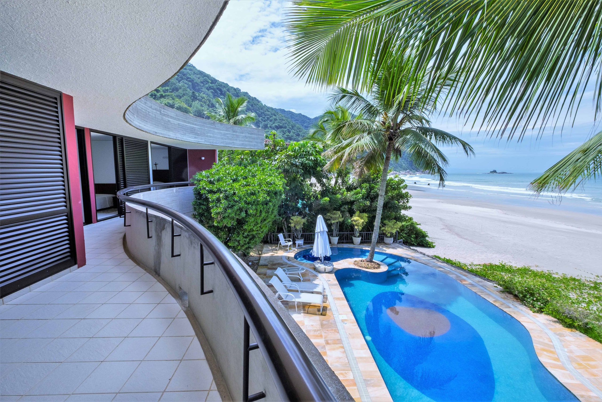 Casa Pé na Areia no Condominio Taguaiba Guaruja