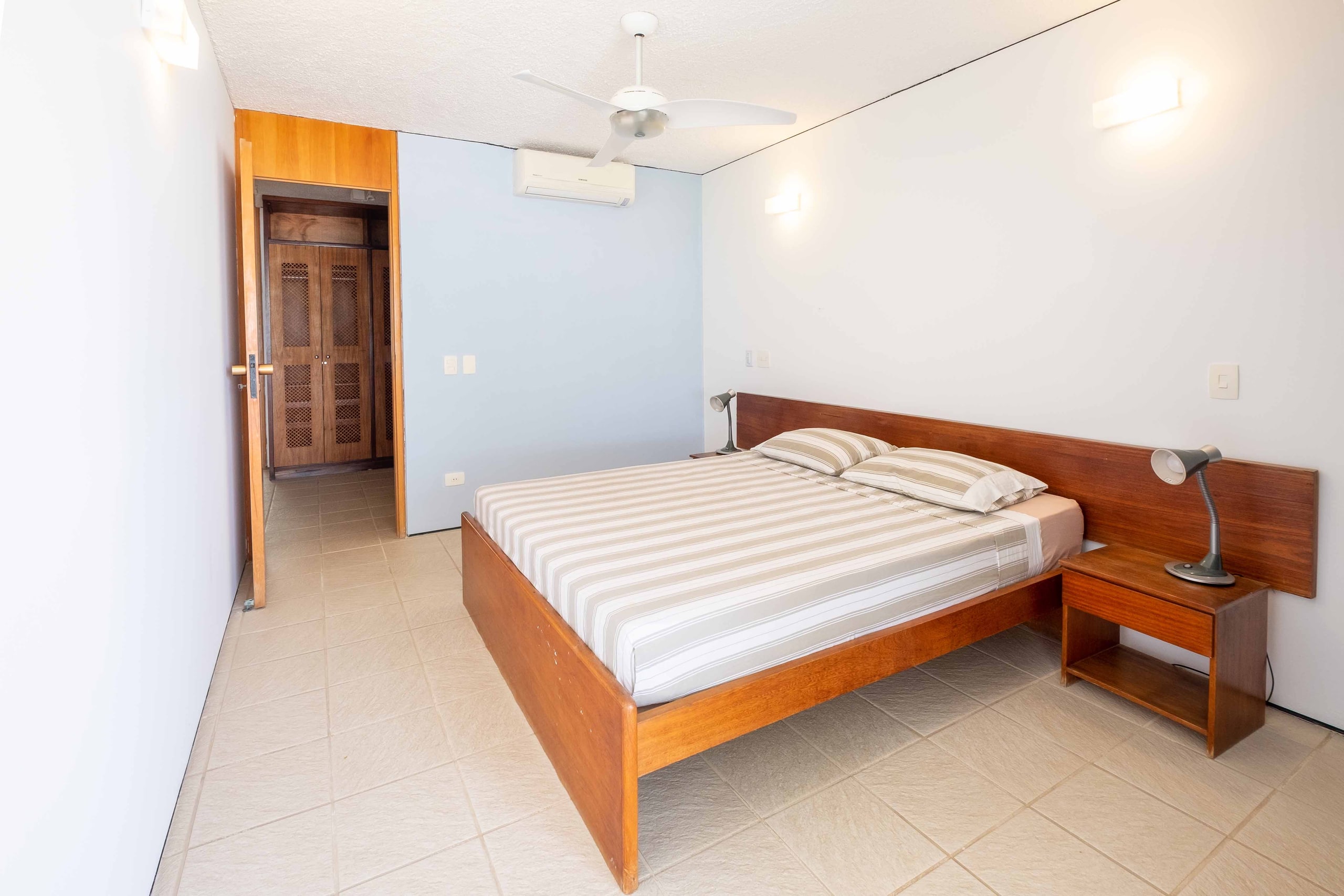 Casa Pé na Areia no Condominio Taguaiba Guaruja
