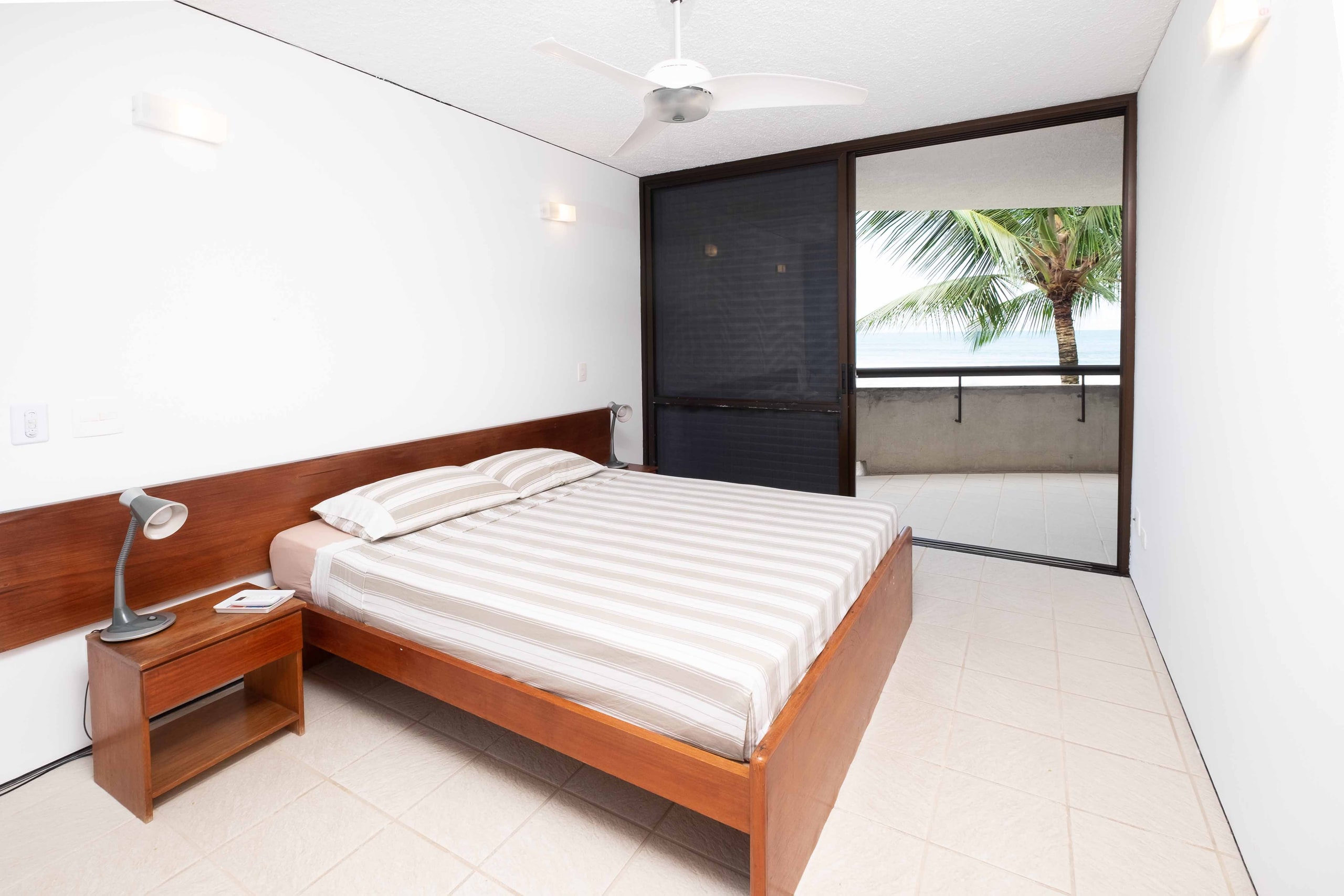 Casa Pé na Areia no Condominio Taguaiba Guaruja