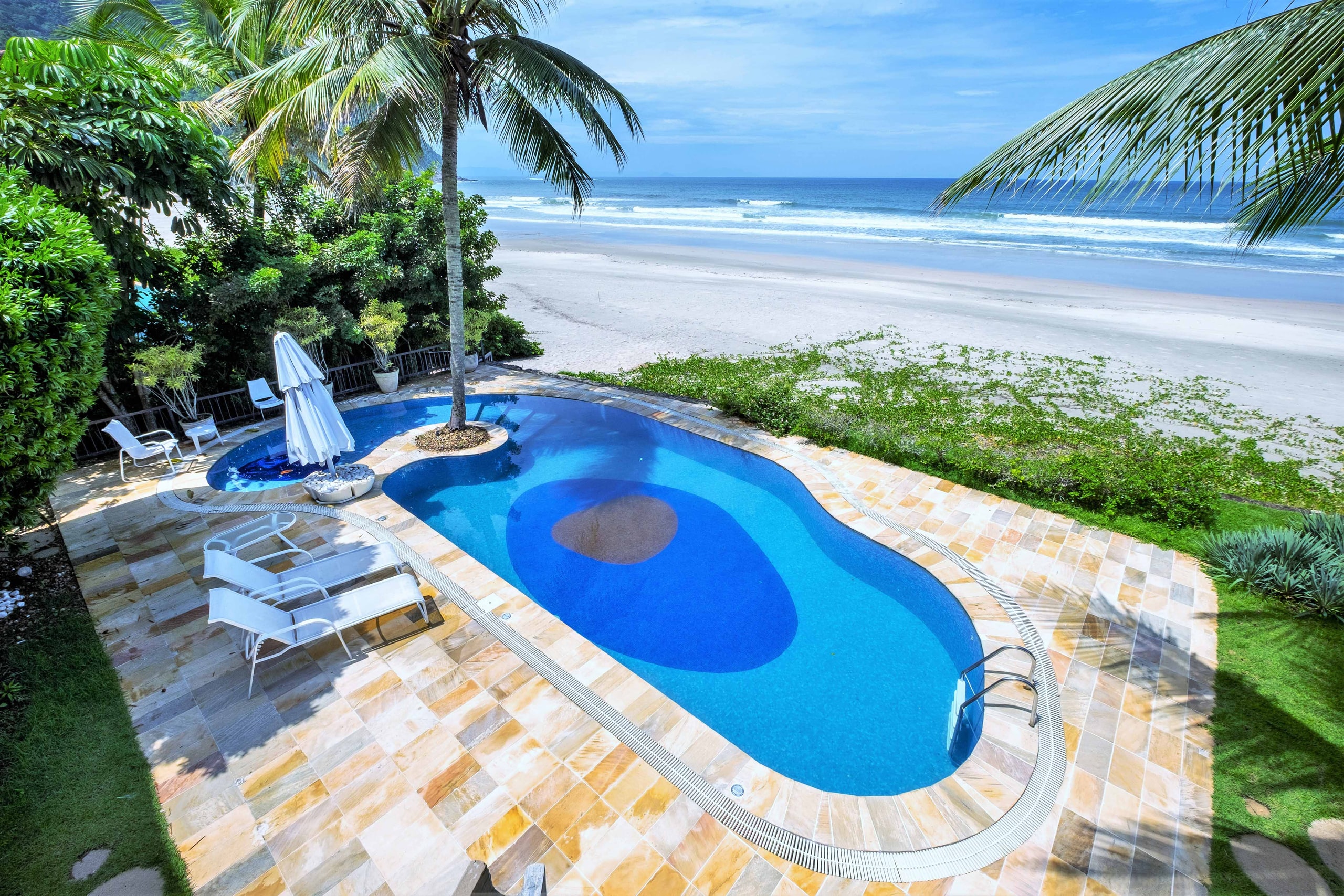 Casa Pé na Areia no Condominio Taguaiba Guaruja