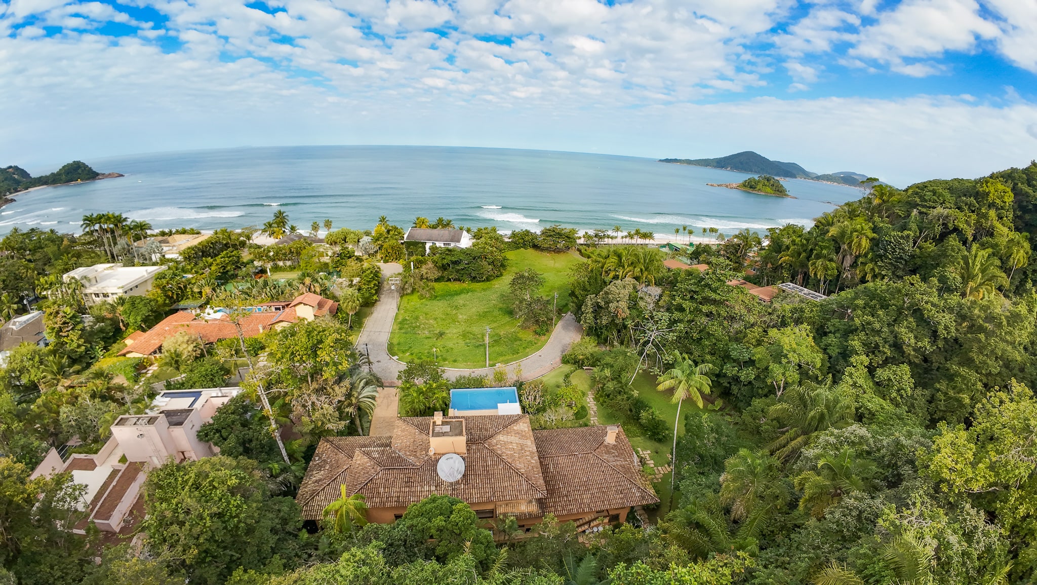Casa no Condomínio São Pedro Guarujá — Villa 133