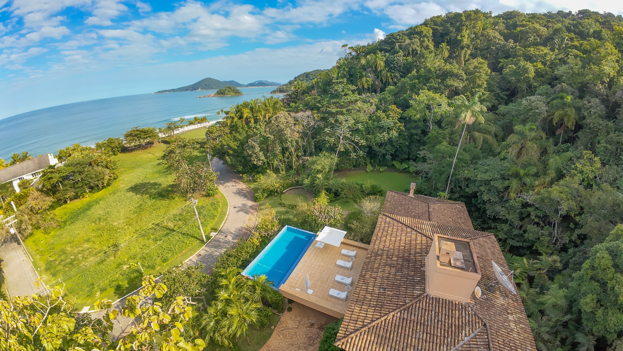 Casa no Condomínio São Pedro Guarujá — Villa 133