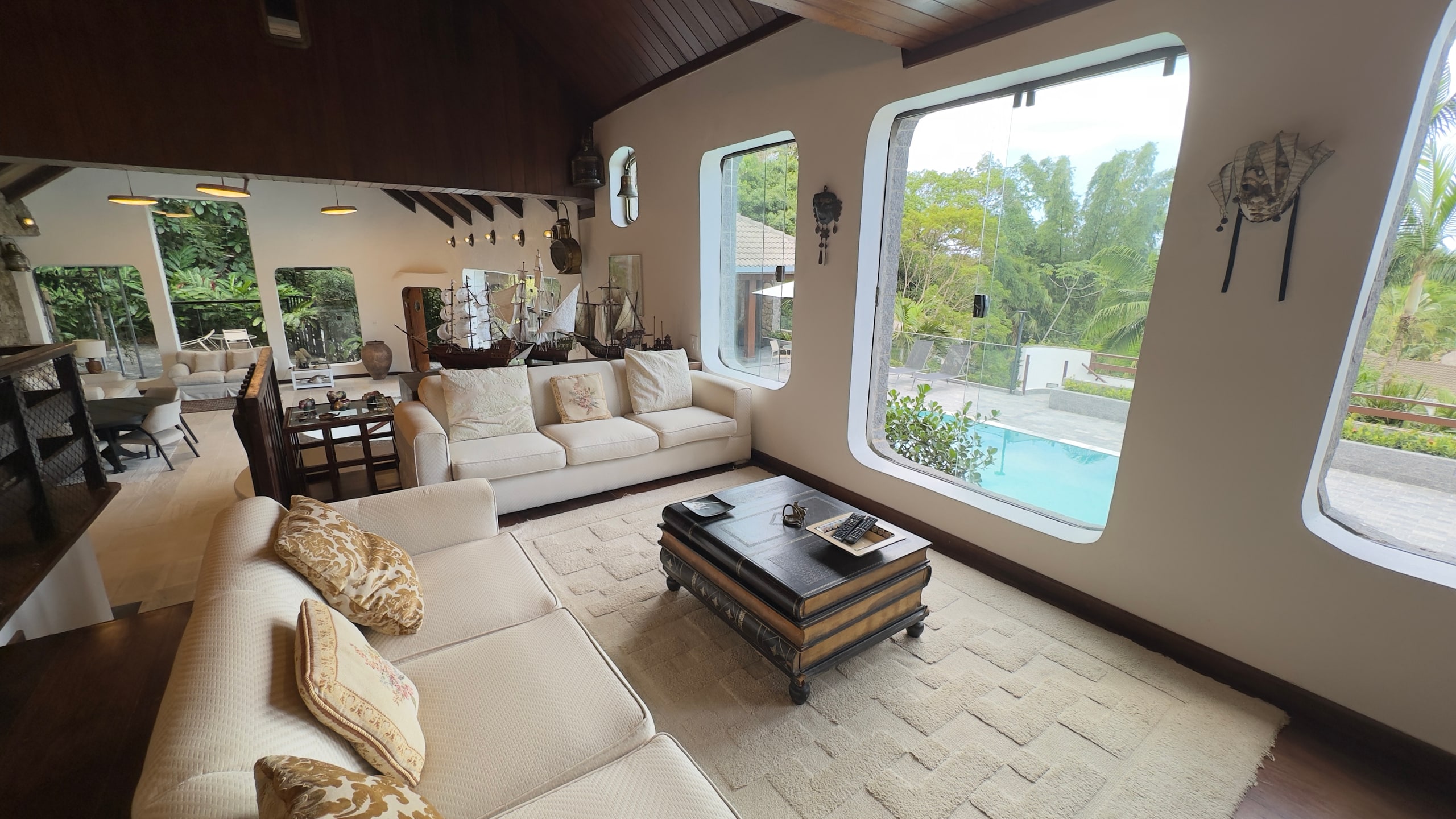 Casa Próxima ao Mar Condominio São Pedro Guaruja