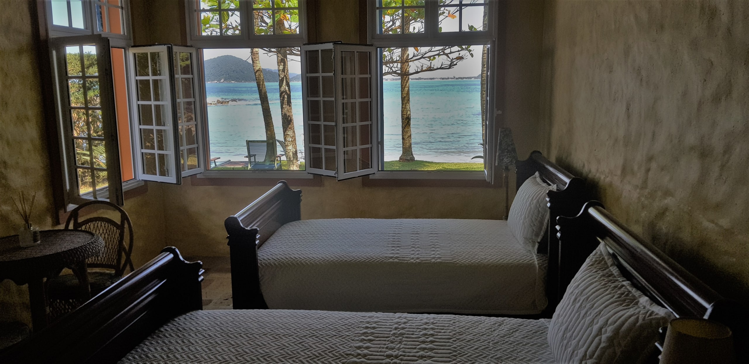 Casa Pé na Areia Condominio Iporanga Guarujá