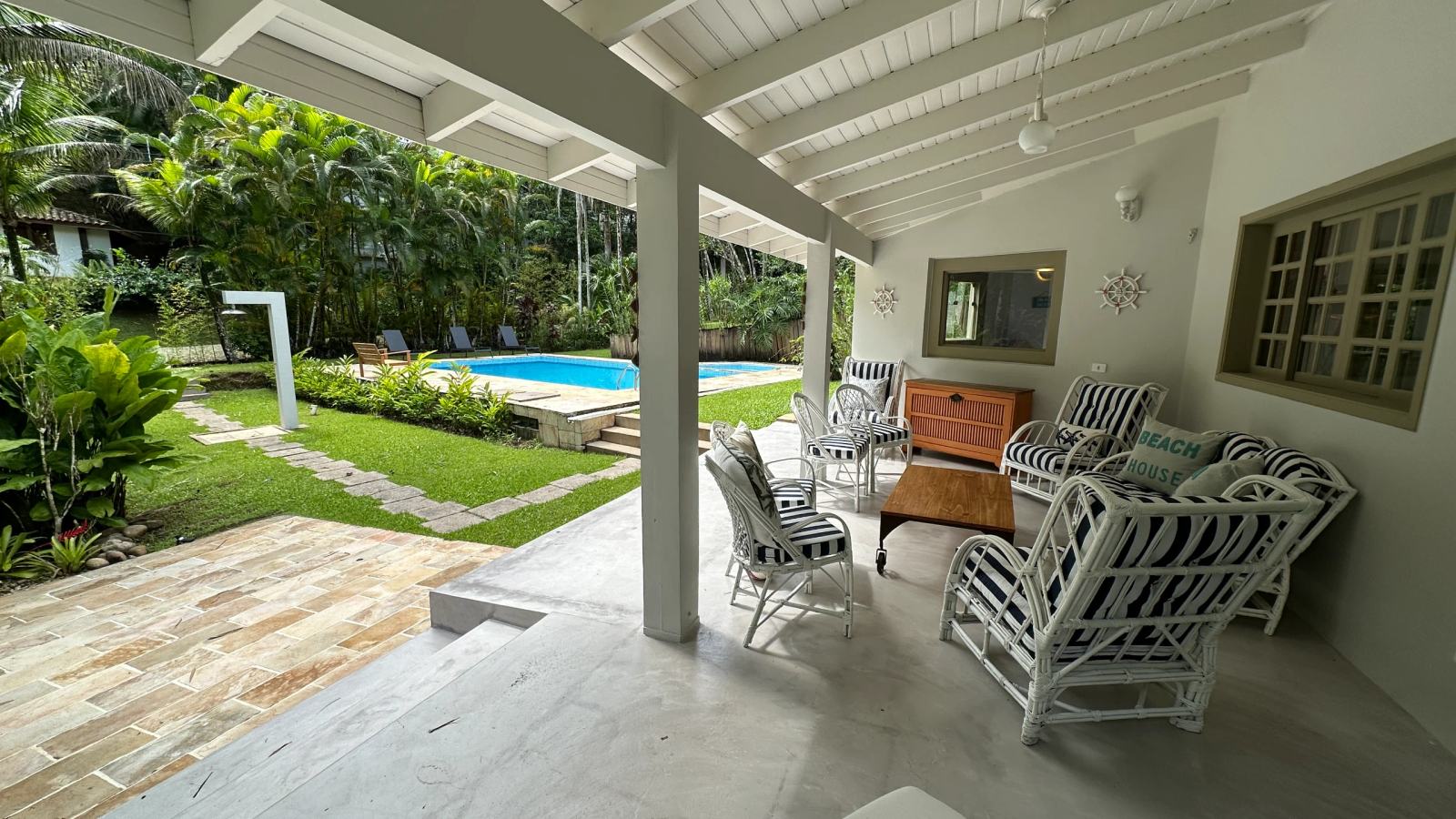 Área externa 5 — Iporanga, Guarujá, para locação, Casa