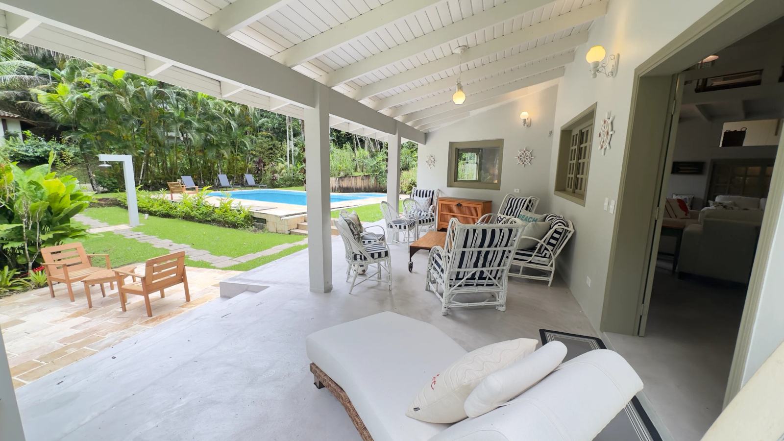 Área externa 11 — Iporanga, Guarujá, para locação, Casa