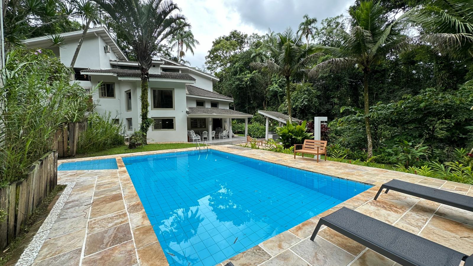 Área externa 1 — Iporanga, Guarujá, para locação, Casa
