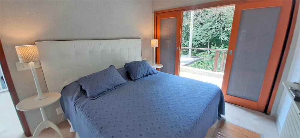 Casa no Condomínio São Pedro Guarujá — Villa 137