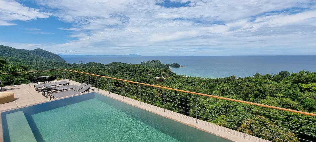 Casa no Condomínio São Pedro Guarujá — Villa 131