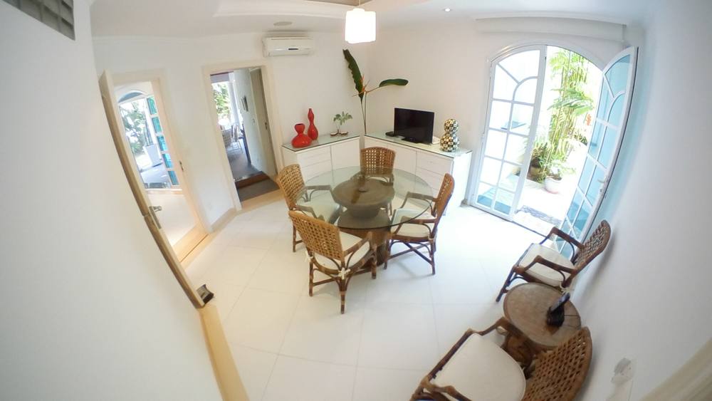 Casa no Condomínio São Pedro Guarujá — Villa 135