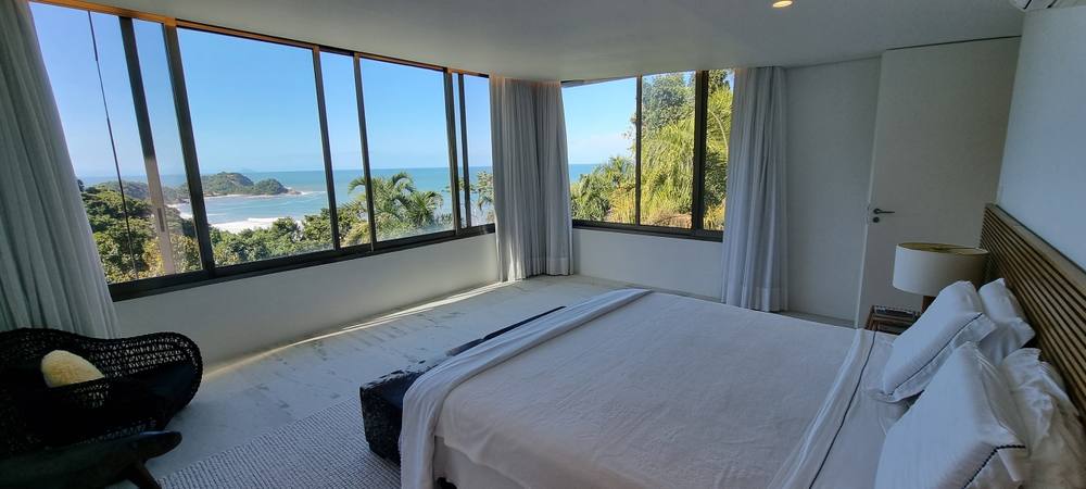 Casa no Condomínio Tijucopava Guarujá