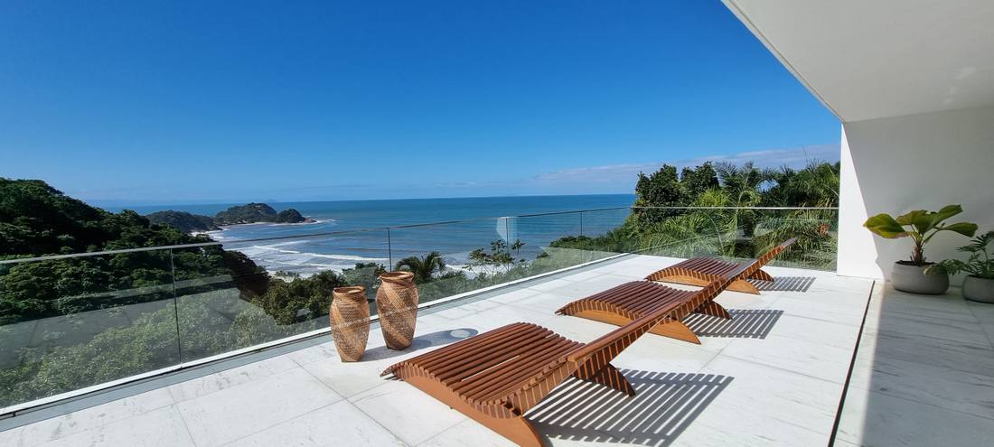 Casa no Condomínio Tijucopava Guarujá