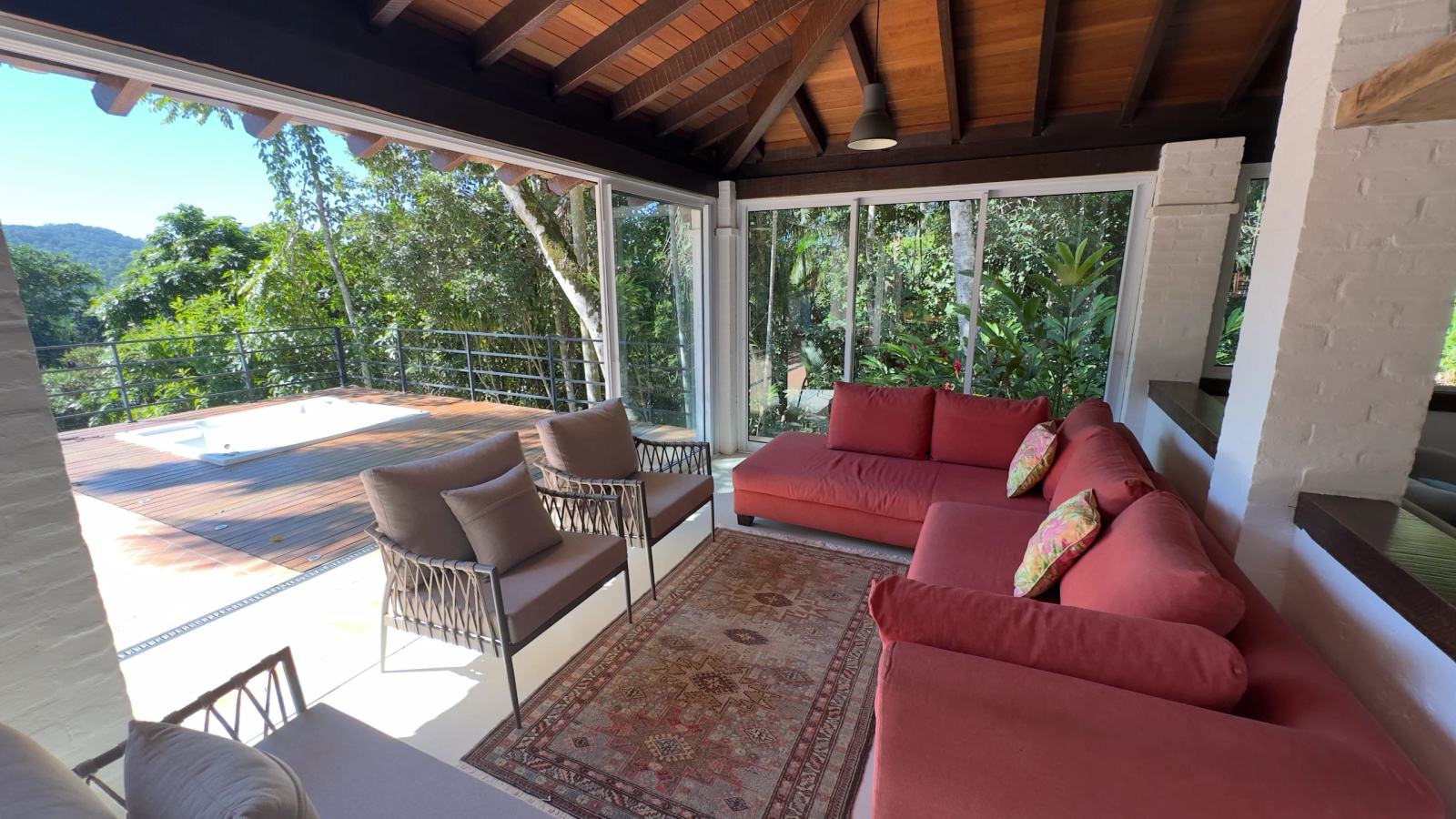 Casa em meio a Mata do Condominio São Pedro no Guaruja
