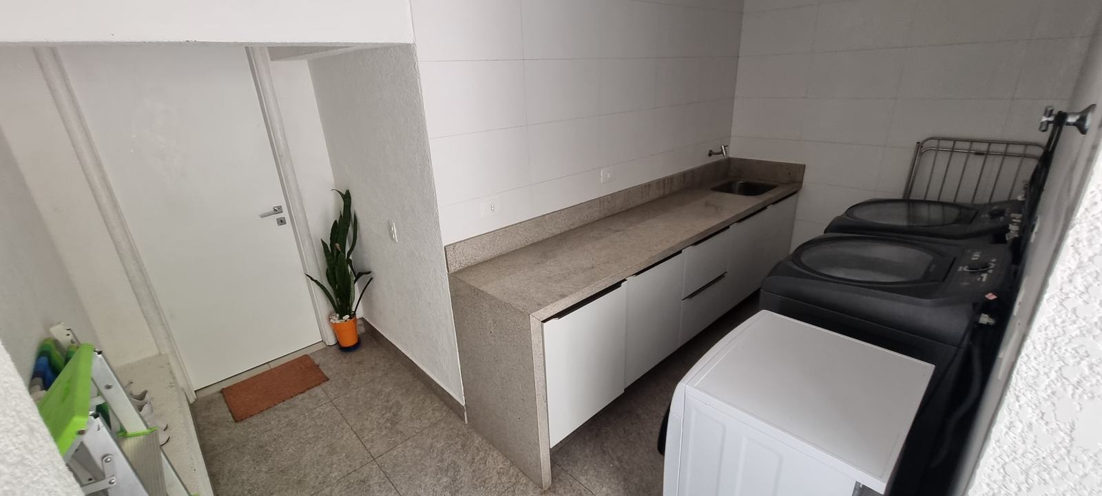 Área de serviço 4 — Iporanga, Guarujá, à venda e para locação, Casa