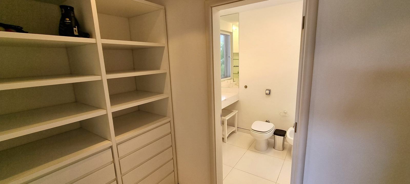 Suíte 9 — Iporanga, Guarujá, à venda e para locação, Casa