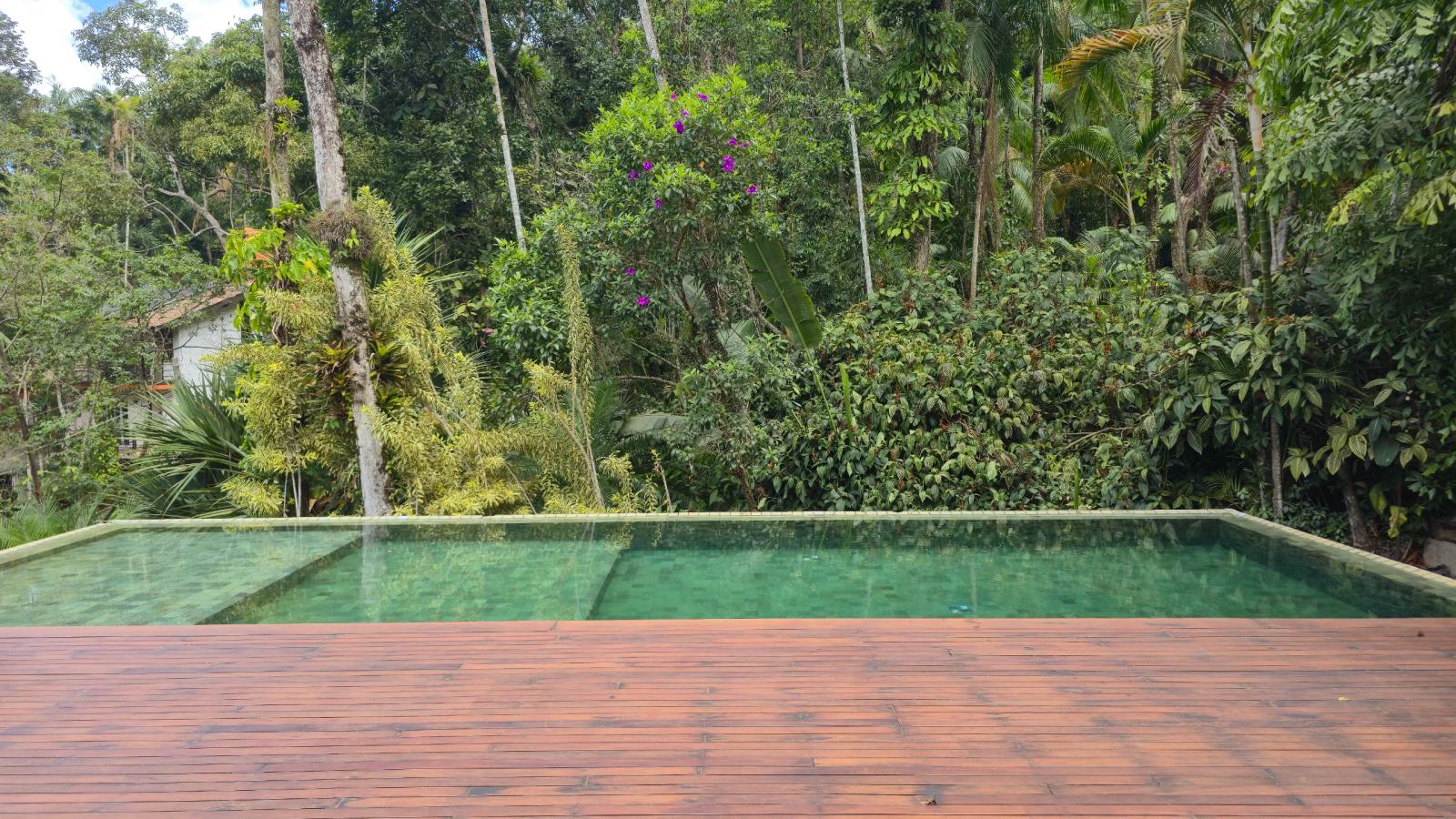 Área externa 3 — São Pedro, Guarujá, à venda e para locação, Casa