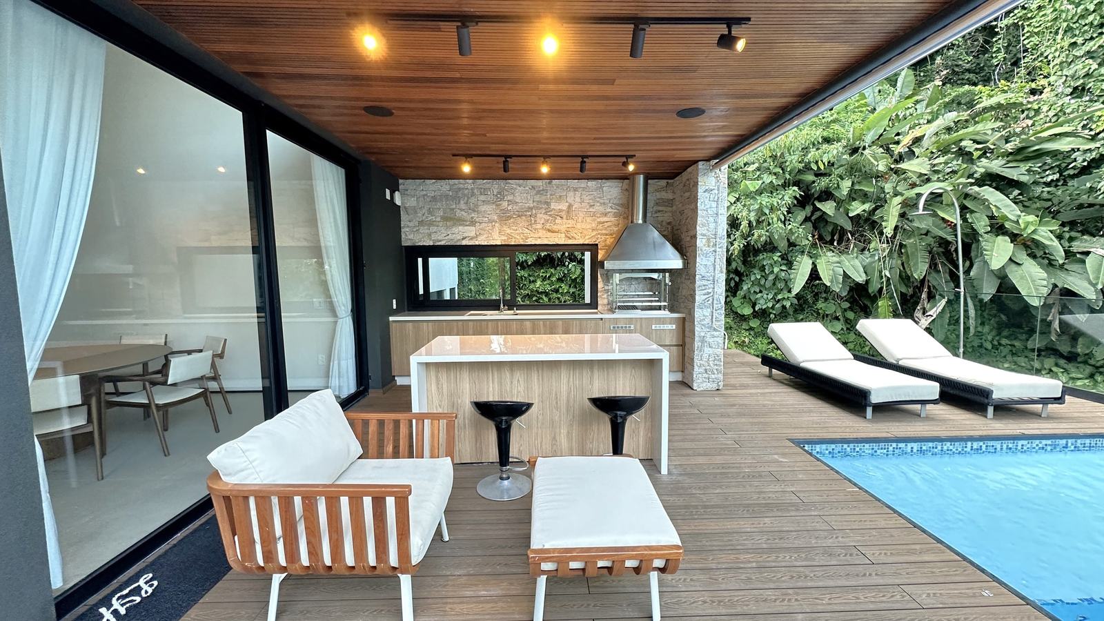 Área externa 4 — São Pedro, Guarujá, à venda e para locação, Casa