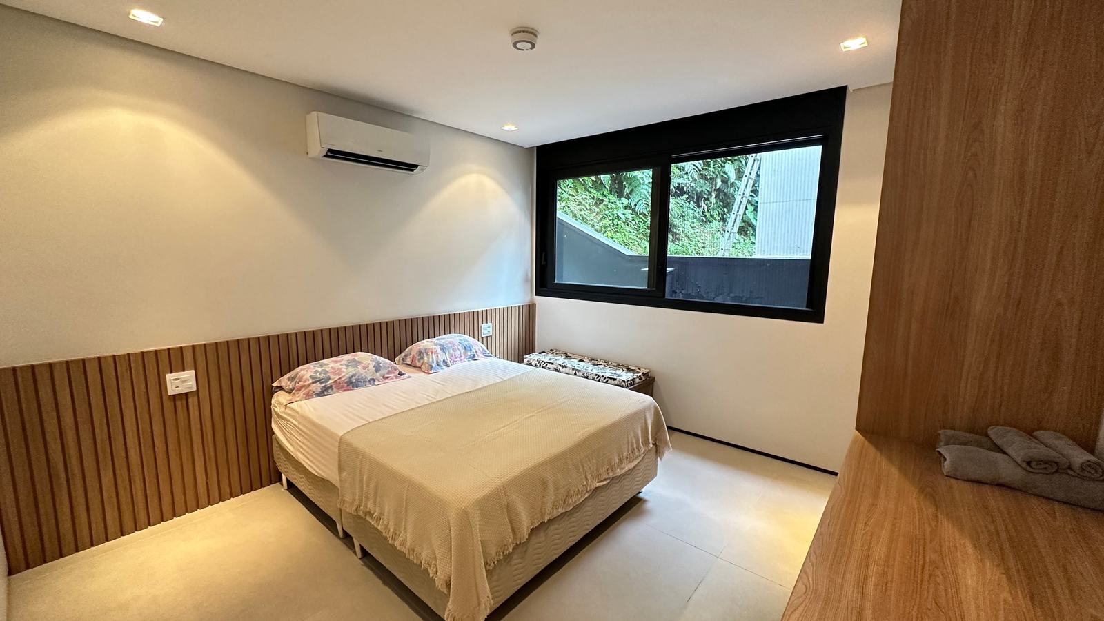 Suíte 9 — São Pedro, Guarujá, à venda e para locação, Casa