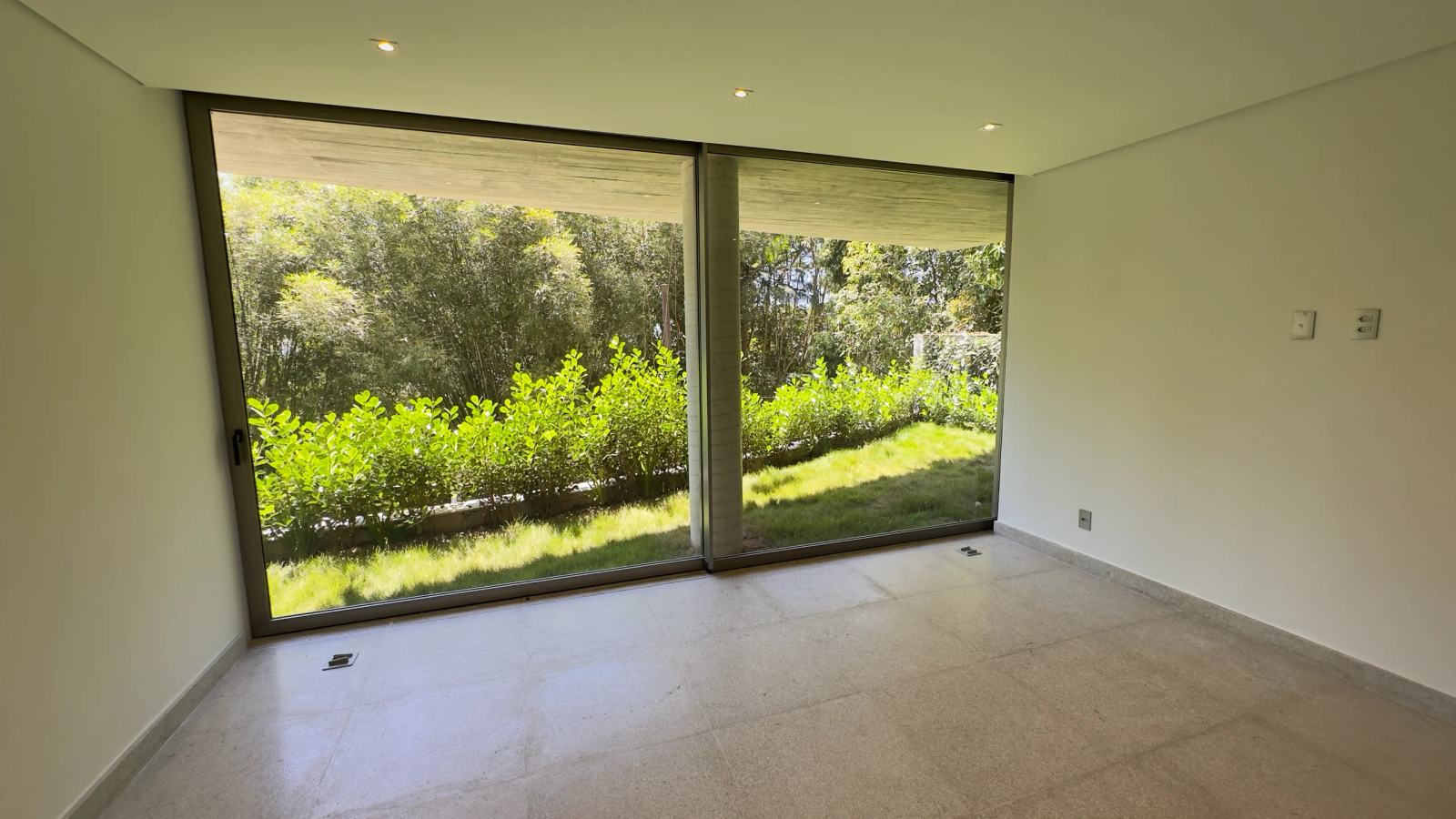 Villa 200 - Casa contemporânea à venda no condomínio Tijucopava