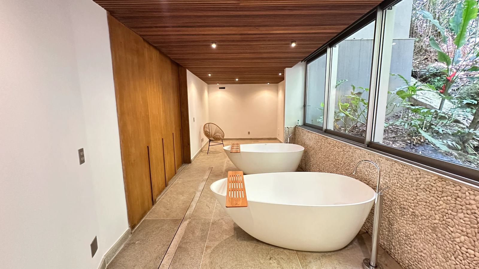 Villa 200 - Casa contemporânea à venda no condomínio Tijucopava