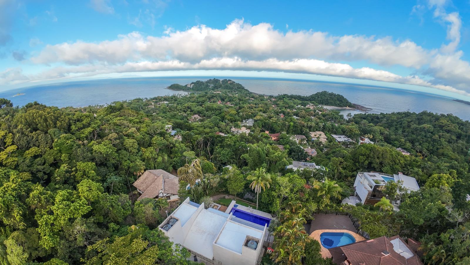 Vista aérea 2 — Iporanga, Guarujá, à venda, Casa