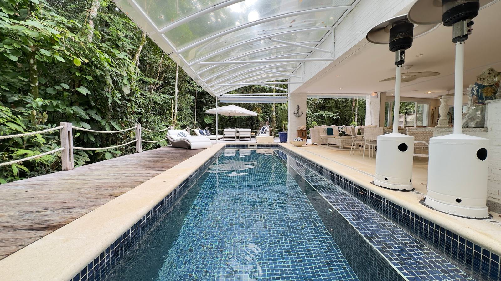Área externa 18 — Iporanga, Guarujá, à venda e para locação, Casa
