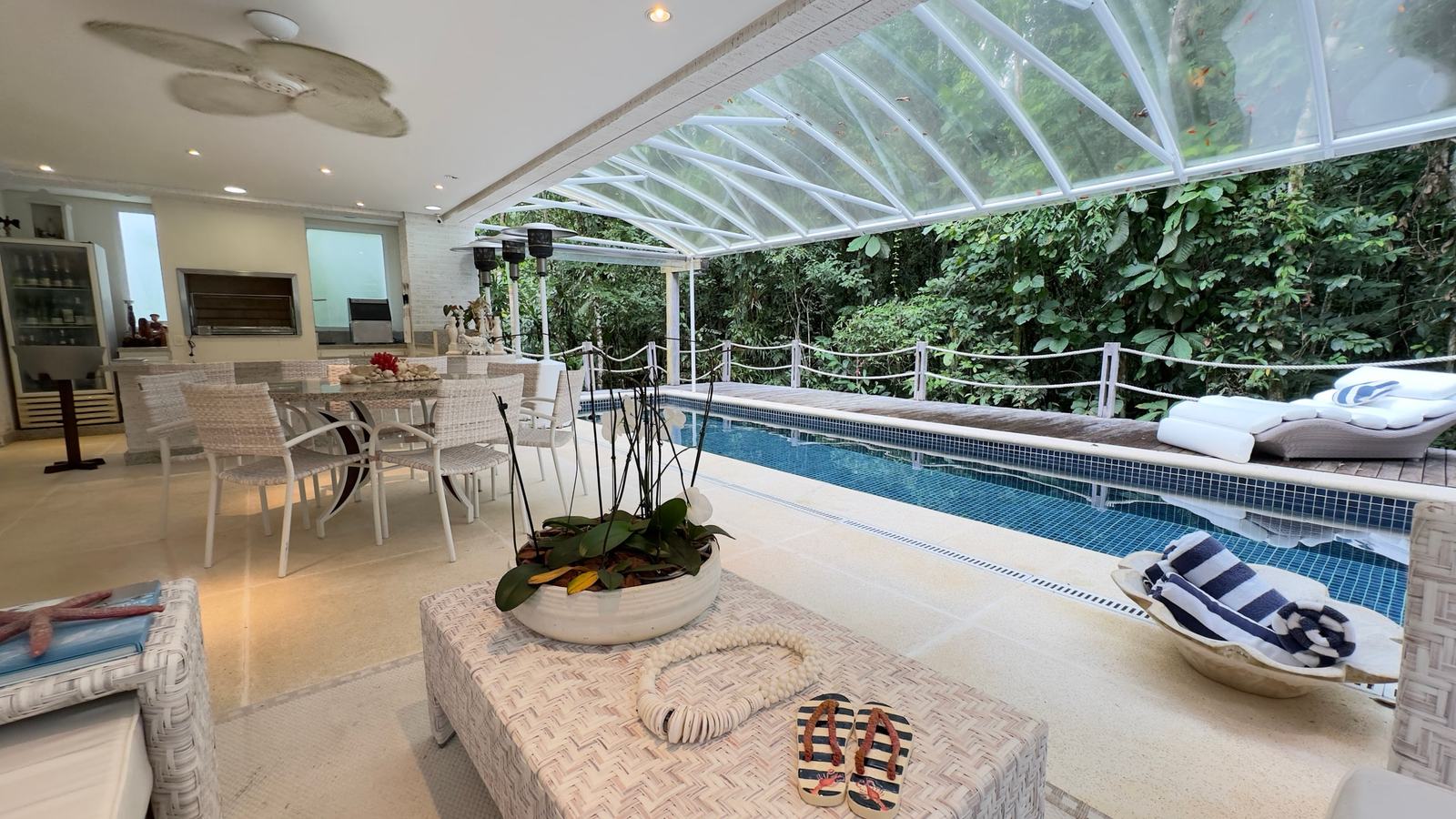 Área externa 1 — Iporanga, Guarujá, à venda e para locação, Casa