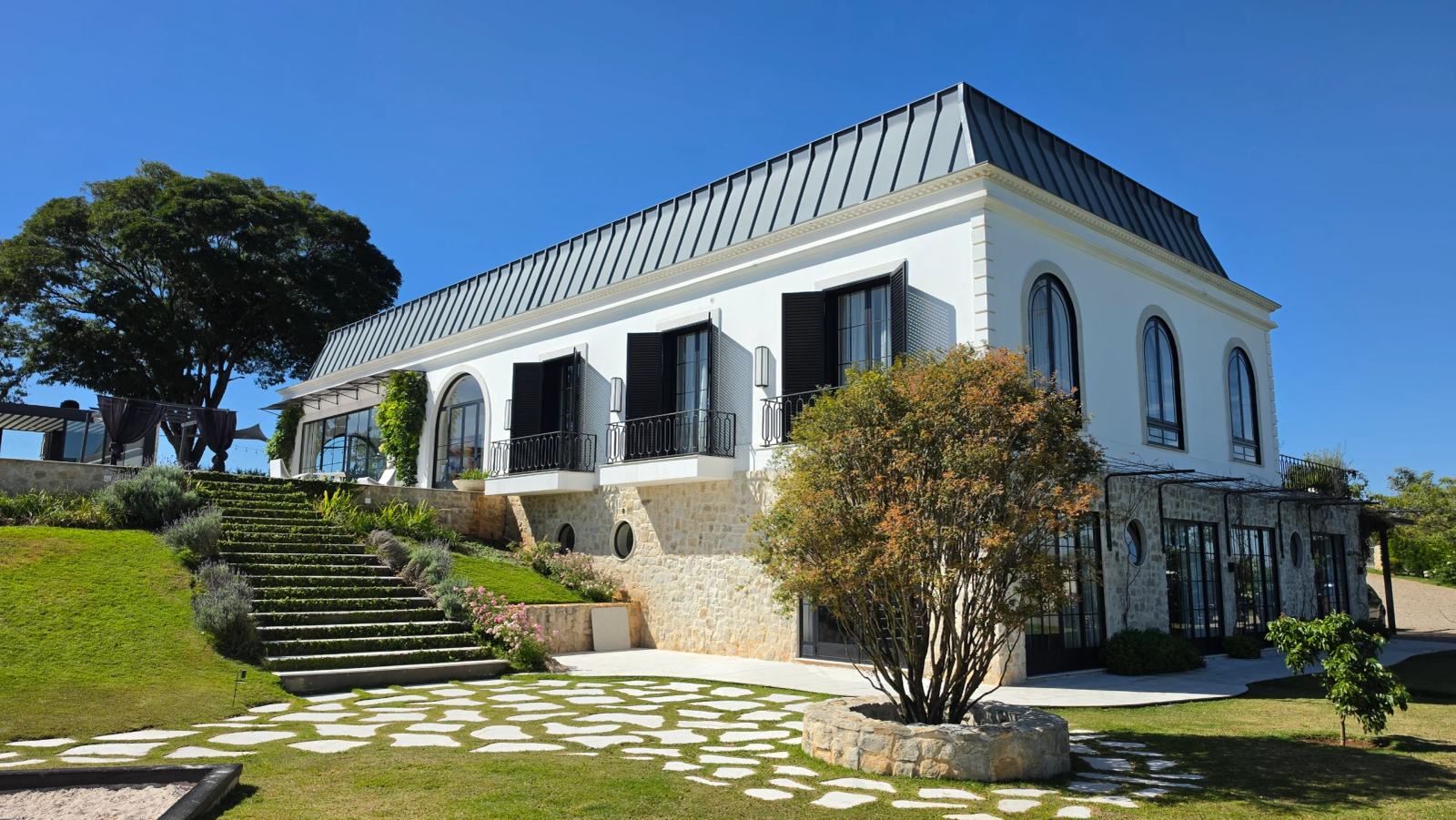 Casa a venda e locação Na fazenda Boa Vista Projeto de Duda Porto Vila Francesa Provençal -