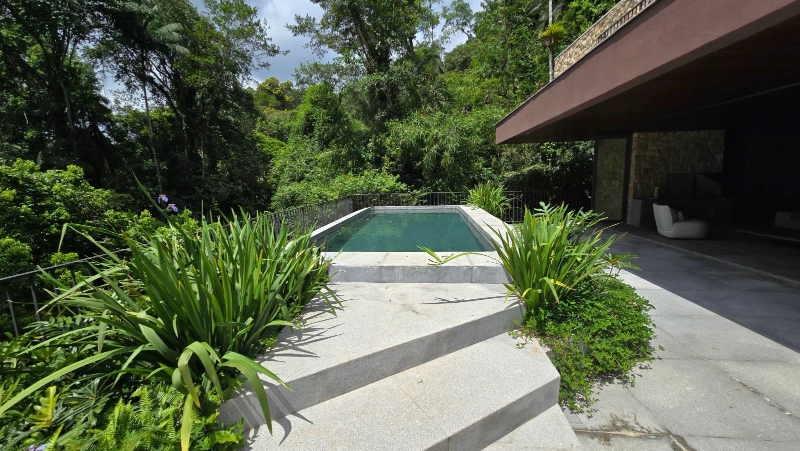 Área externa 1 — São Pedro, Guarujá, à venda e para locação, Casa