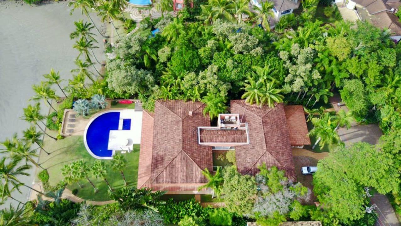 Fachada — Iporanga, Guarujá, à venda, Casa
