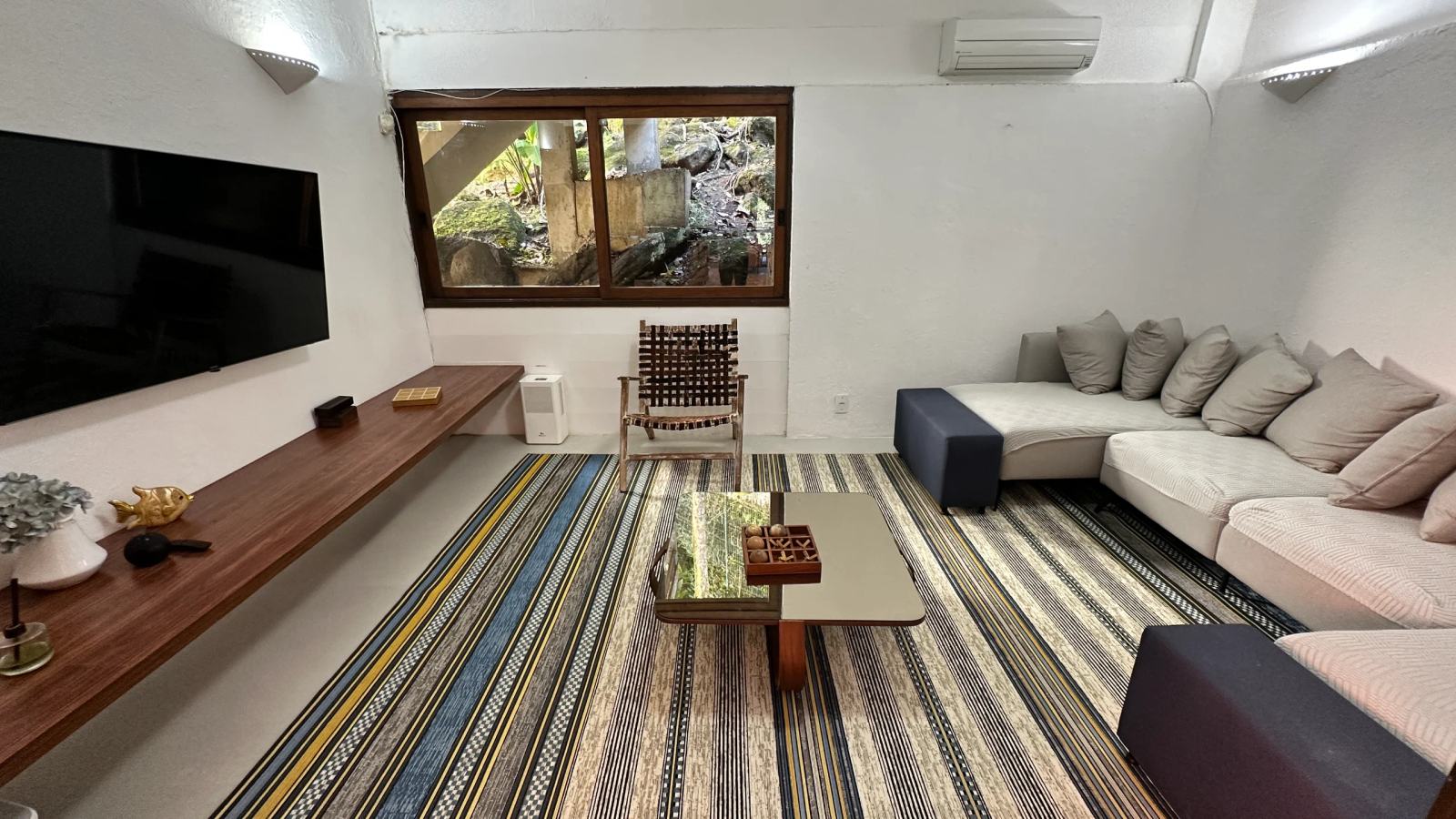 Villa 207 - Aluguel Temporada - Sala de TV aconchegante com decoração acolhedora