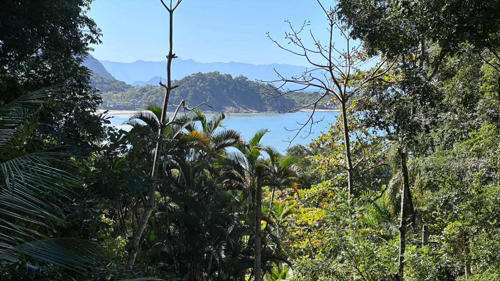 Villa 207 - Aluguel Temporada - Paisagem do Condomínio Tijucopava com vista para o oceano a partir