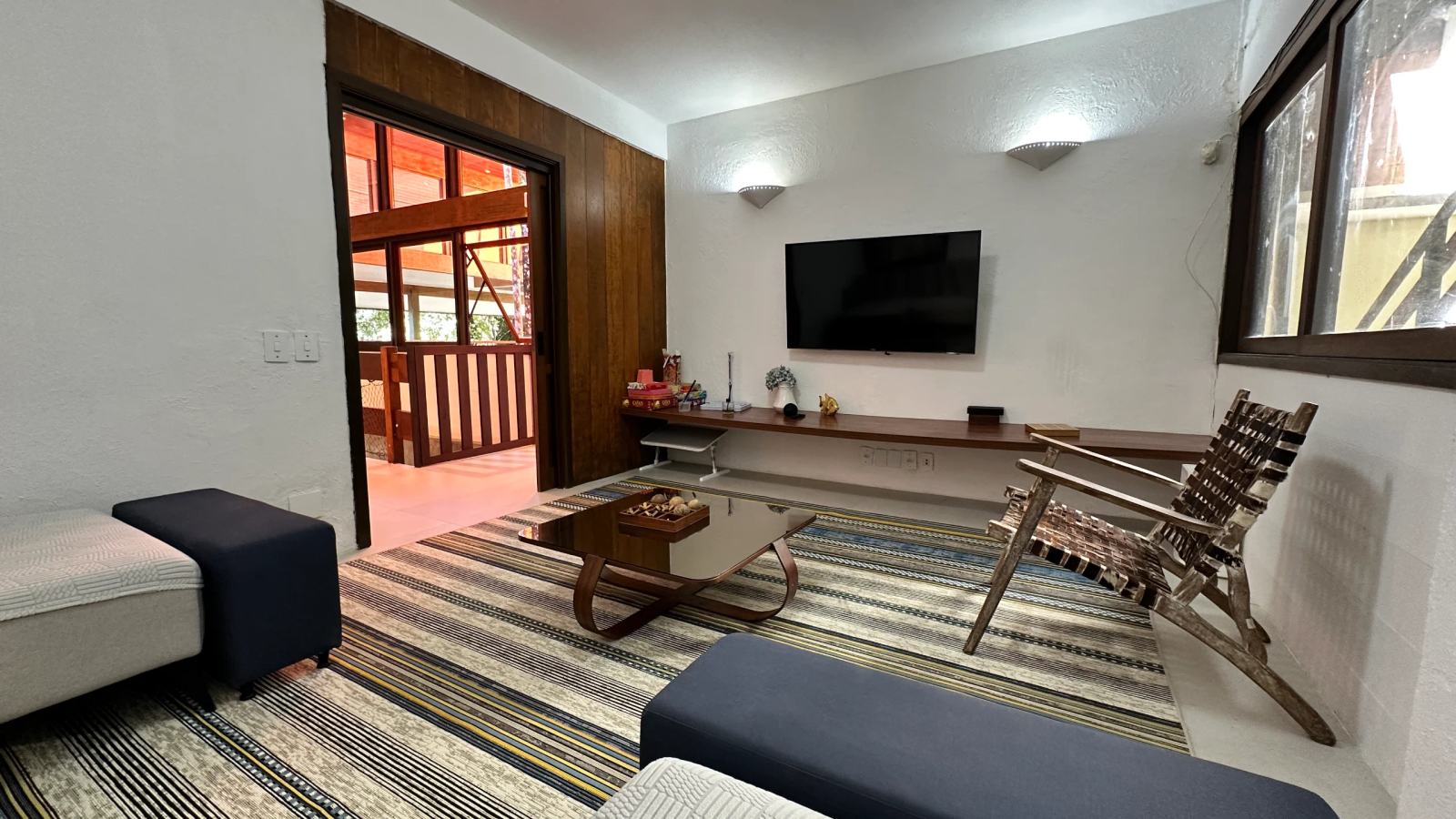 Villa 207 - Aluguel Temporada - Sala de TV integrada ao conforto da área social  em Tijucopava