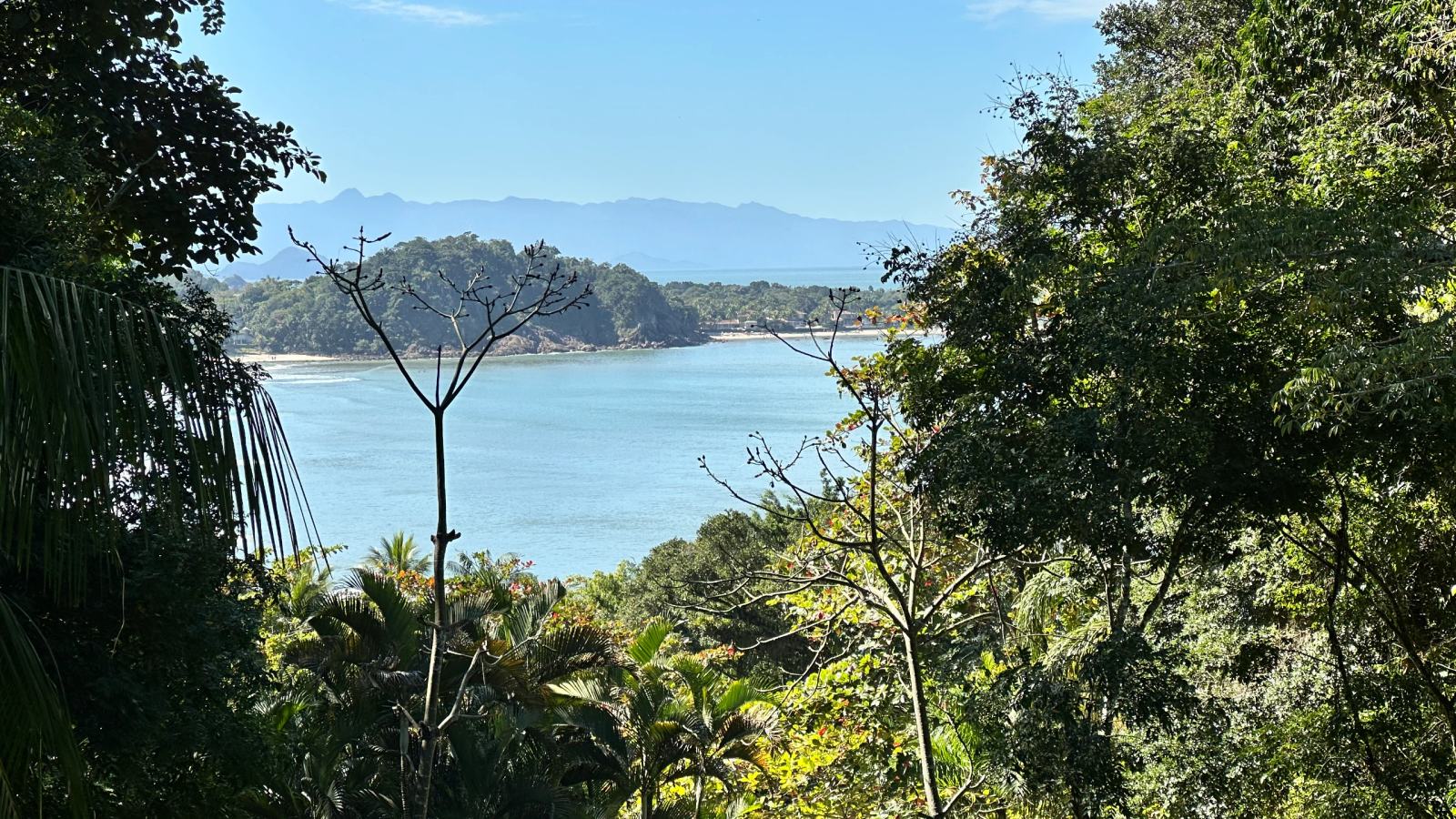 Villa 207 - Aluguel Temporada - Vista panorâmica da Suíte Master  para a natureza preservada de Tijucopava