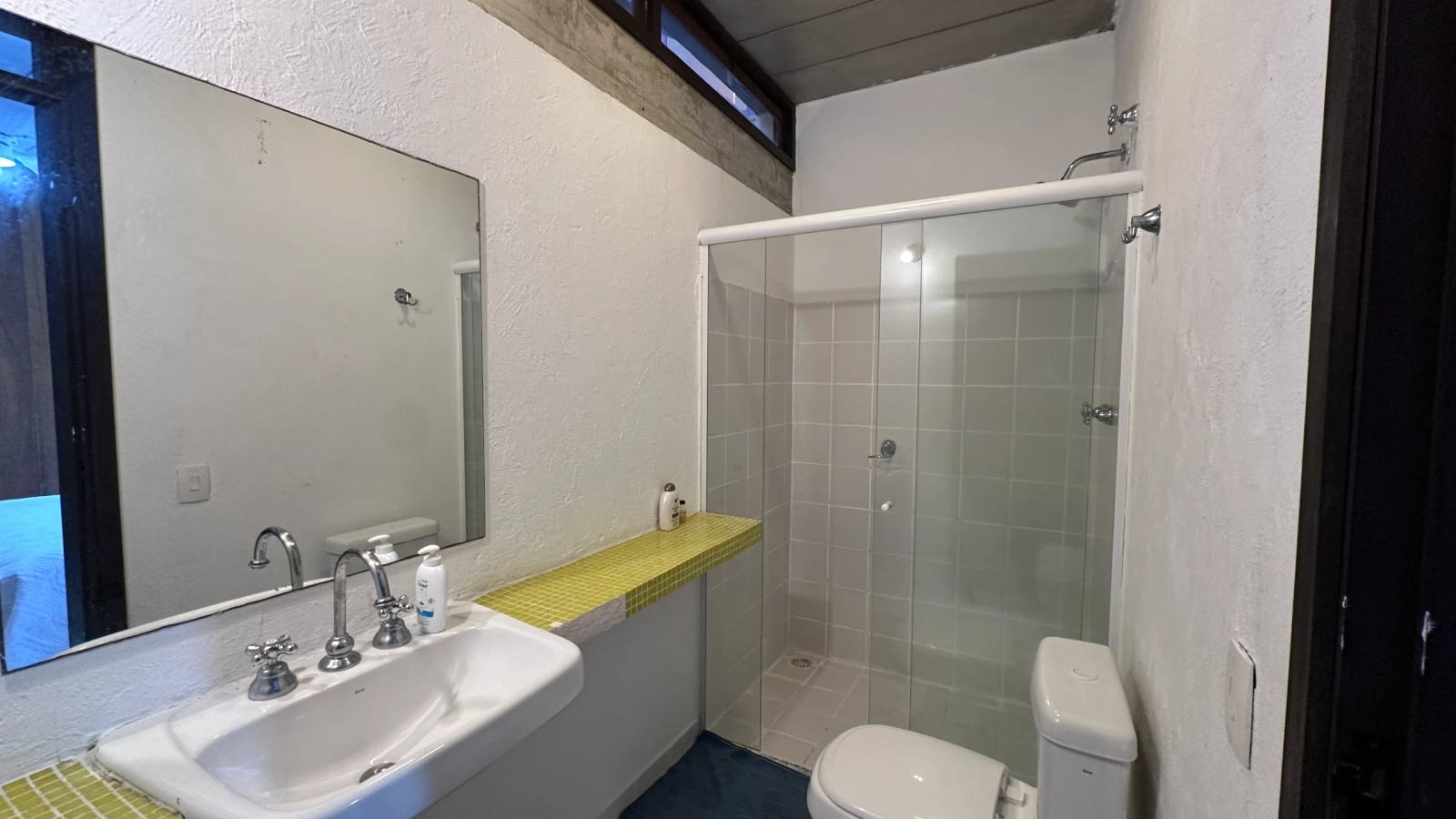 Villa 207 - Aluguel Temporada - Banheiro privativo da Suíte 5 com box em vidro e acabamento moderno