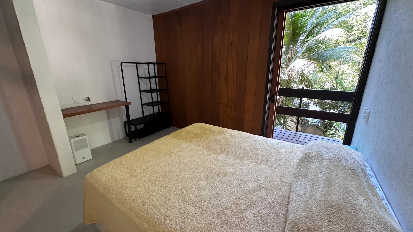 Villa 207 - Aluguel Temporada - Quarto da Suíte 4 climatizado com cama de casal e decoração clean