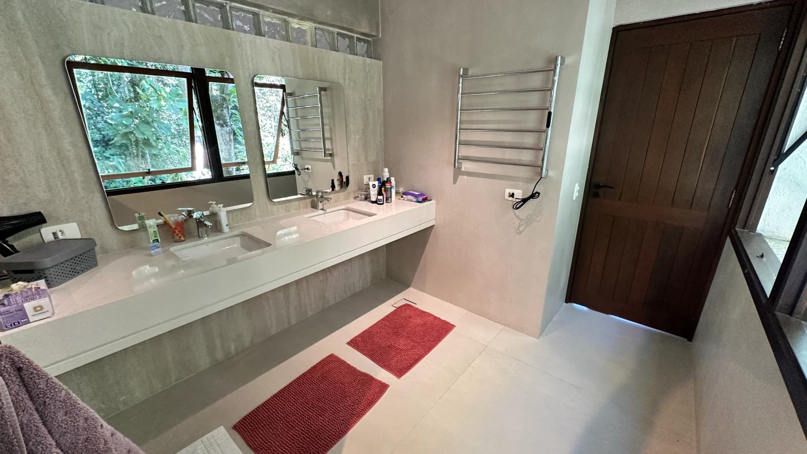 Villa 207 - Aluguel Temporada - Banheiro completo da Suíte Master com ducha e excelente iluminação natural