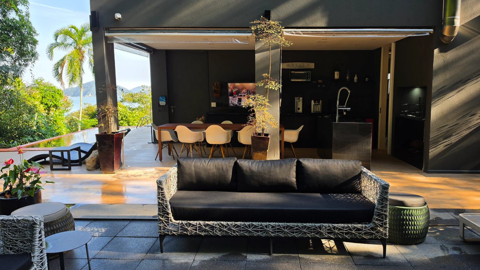 Área externa 18 — Iporanga, Guarujá, à venda e para locação, Casa